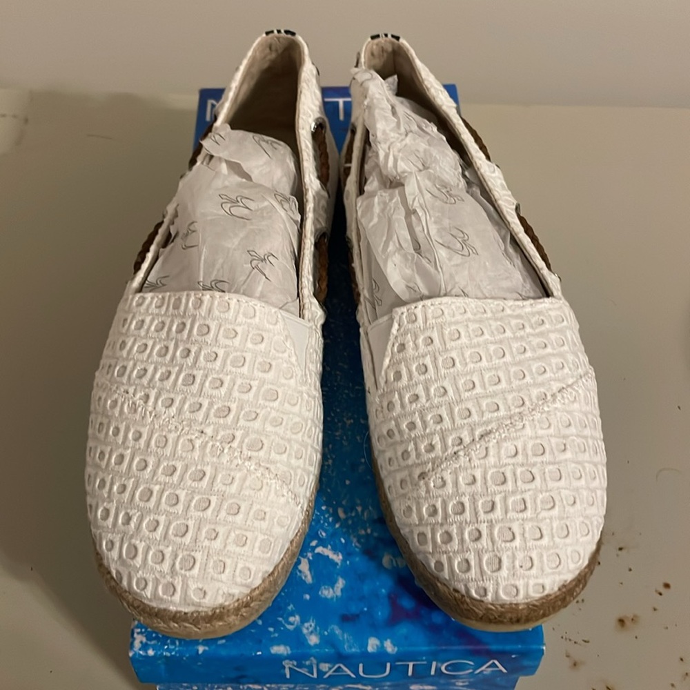 NIB Nautica Rudder Geo Eyelet boat shoe - Sz 6